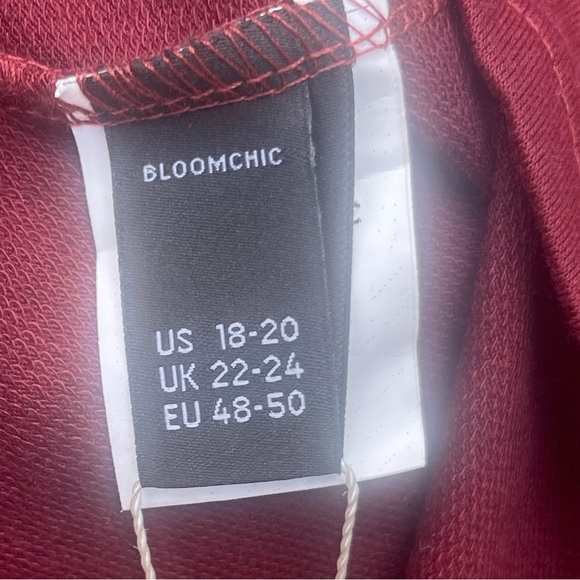 NWT BloomChic Solid Turtleneck Pocket Wrap Hem Sweatshirt - Picture 6 of 6